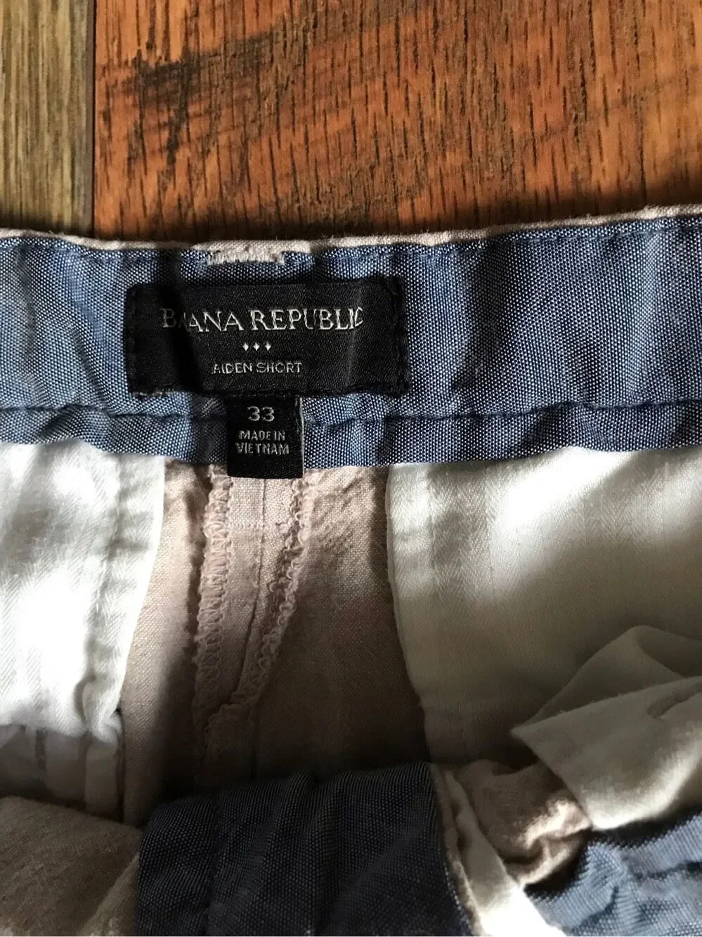 Banana Republic Aiden men’s Beige linen blend shorts size 33
